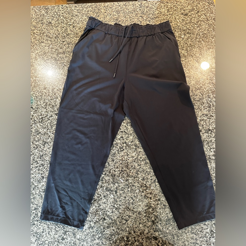 Lululemon - Stretch High-Rise Cropped Pant - Size 14 - Like new